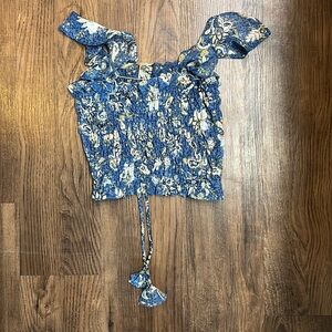 Adorable blue flower top